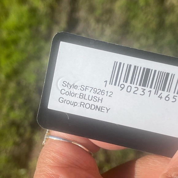 GUESS BLUSH ( tan) purse , NWT - Picture 10 of 12